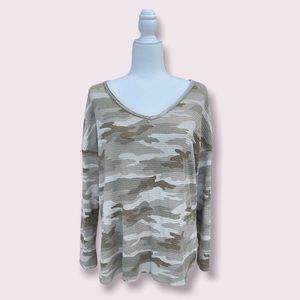 American Eagle Ribbed Camo Long Sleeve V-Neck Tunic High Low Top